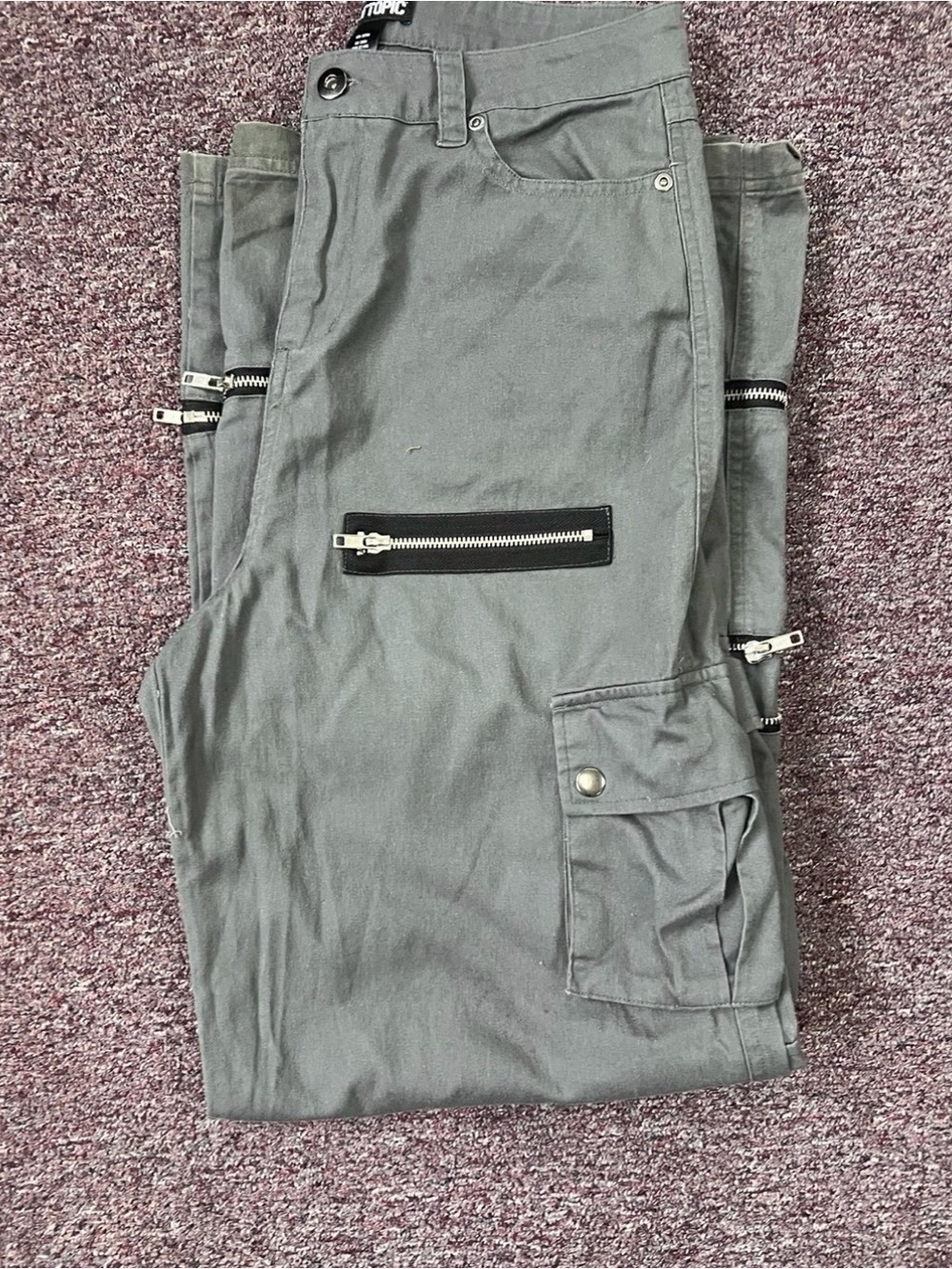 NWOT Hot Topic Grey Cargo Pants Size 4